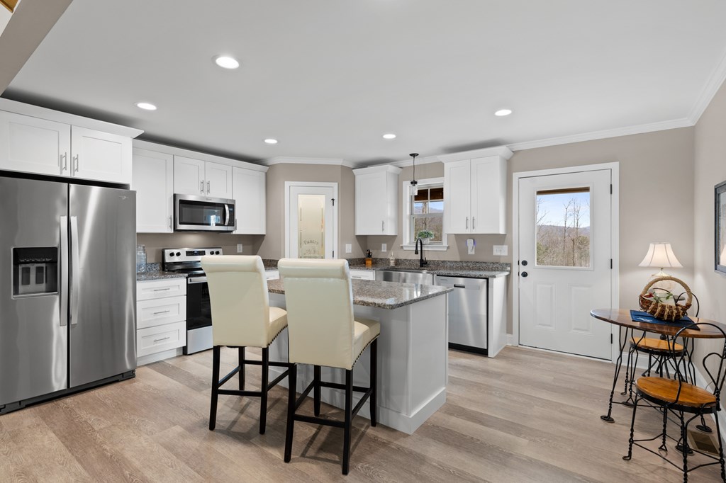 1281 Twisted Oak Road Property Photo 8