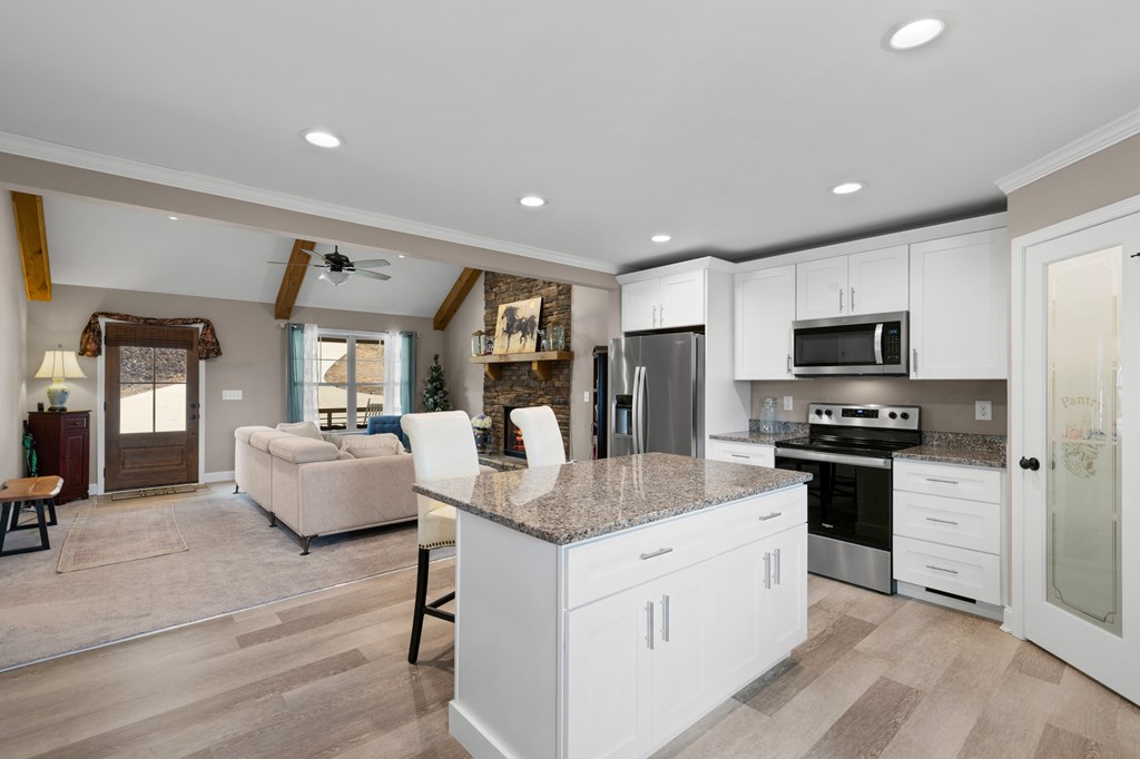 1281 Twisted Oak Road Property Photo 10