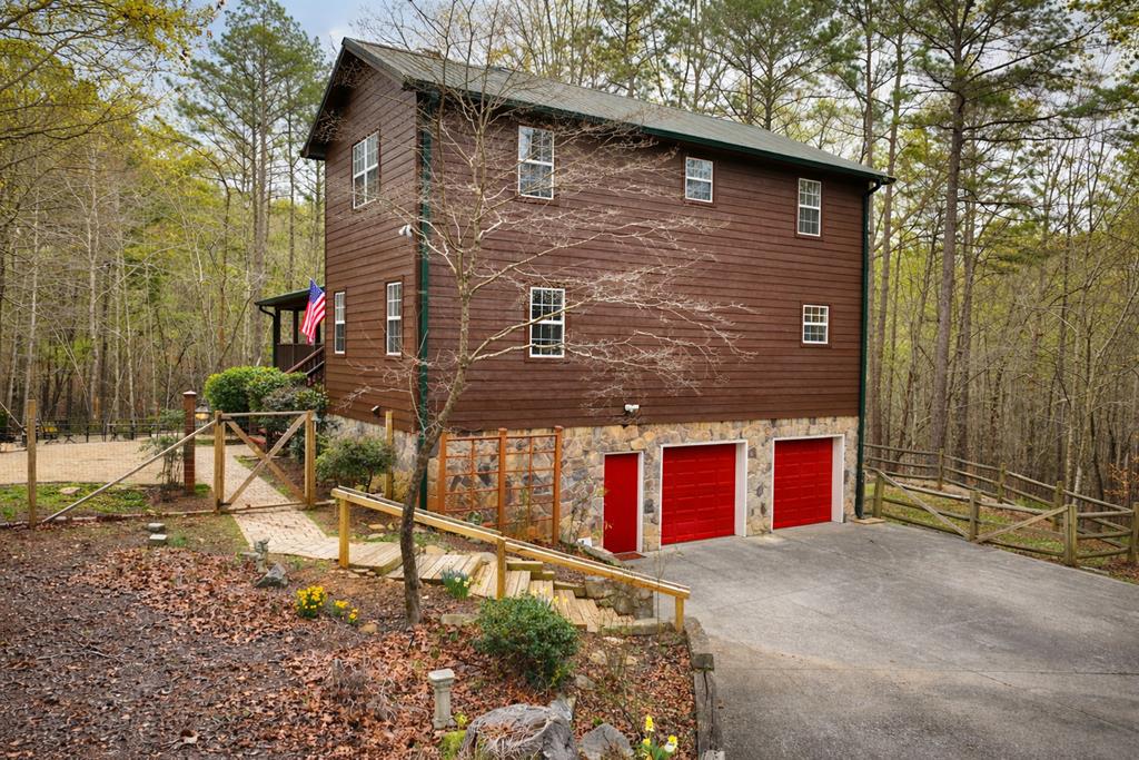 144 Emerald Cove Drive Property Photo 2