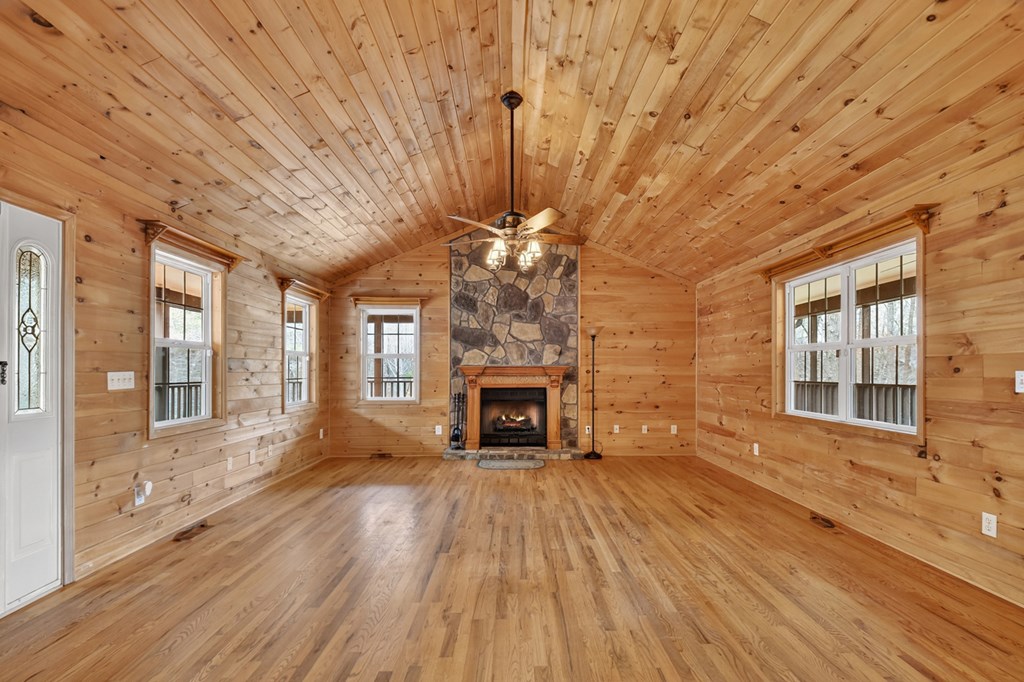 144 Emerald Cove Drive Property Photo 10
