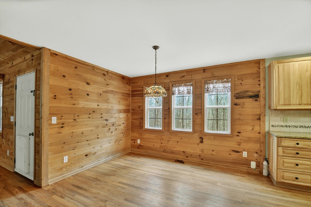 144 Emerald Cove Drive Property Photo 13