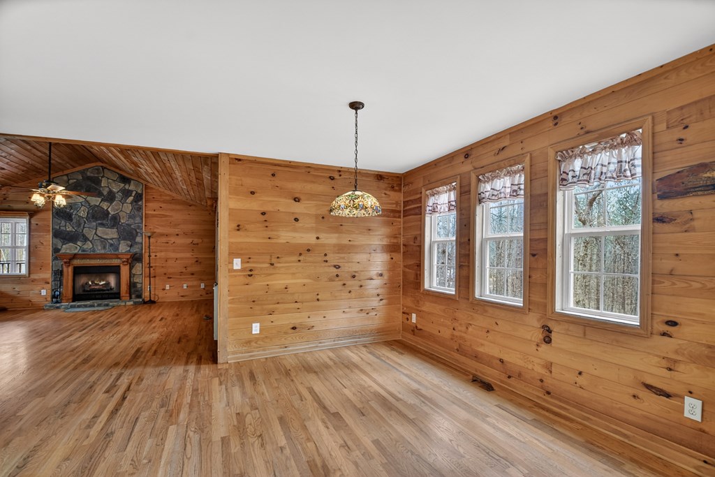 144 Emerald Cove Drive Property Photo 14