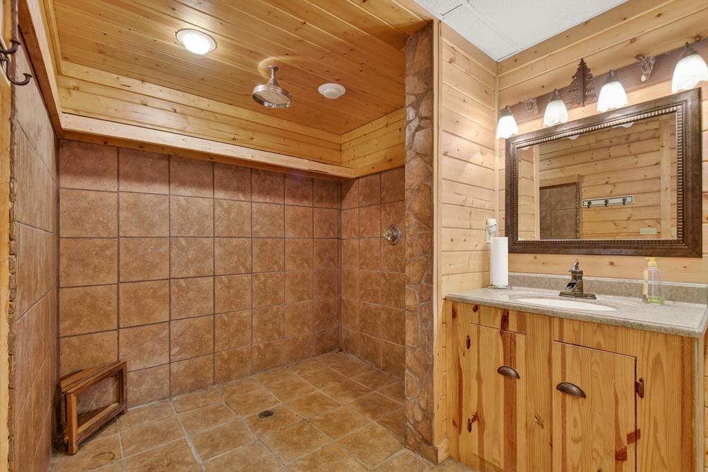 144 Emerald Cove Drive Property Photo 38