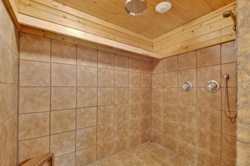 144 Emerald Cove Drive Property Photo 39