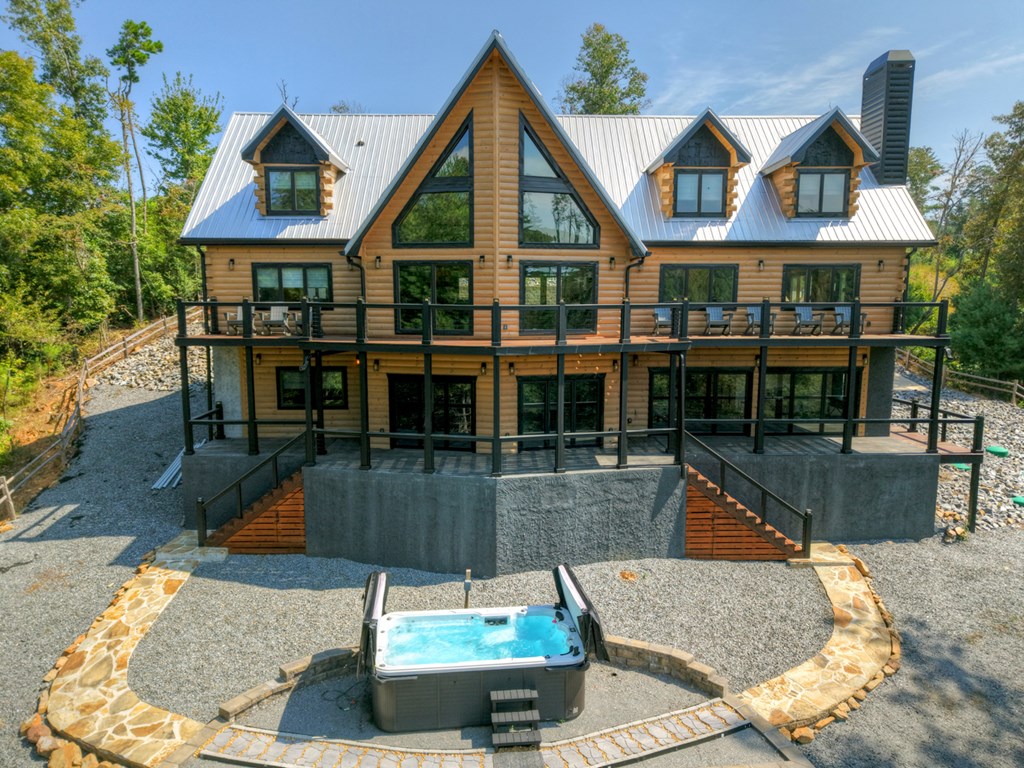 566 Canoe Point Property Photo 3