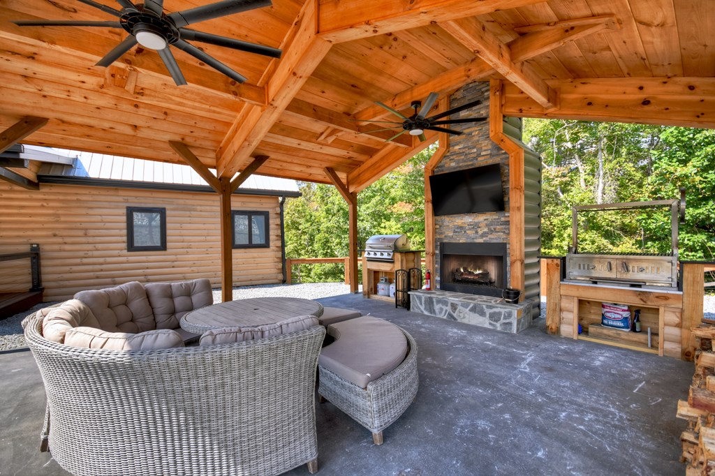 566 Canoe Point Property Photo 5