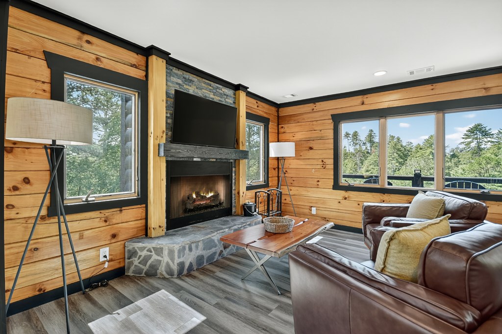 566 Canoe Point Property Photo 30