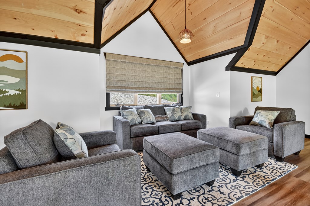 566 Canoe Point Property Photo 40