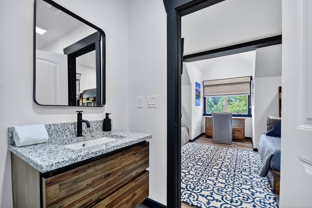 566 Canoe Point Property Photo 43