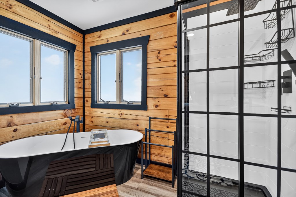 566 Canoe Point Property Photo 47