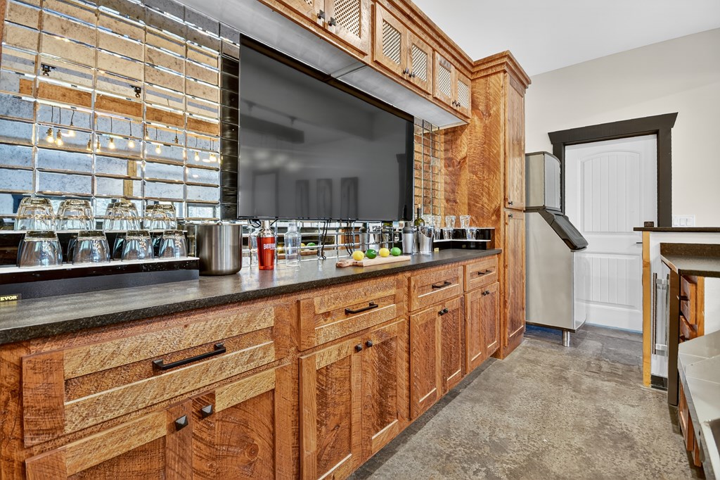 566 Canoe Point Property Photo 55