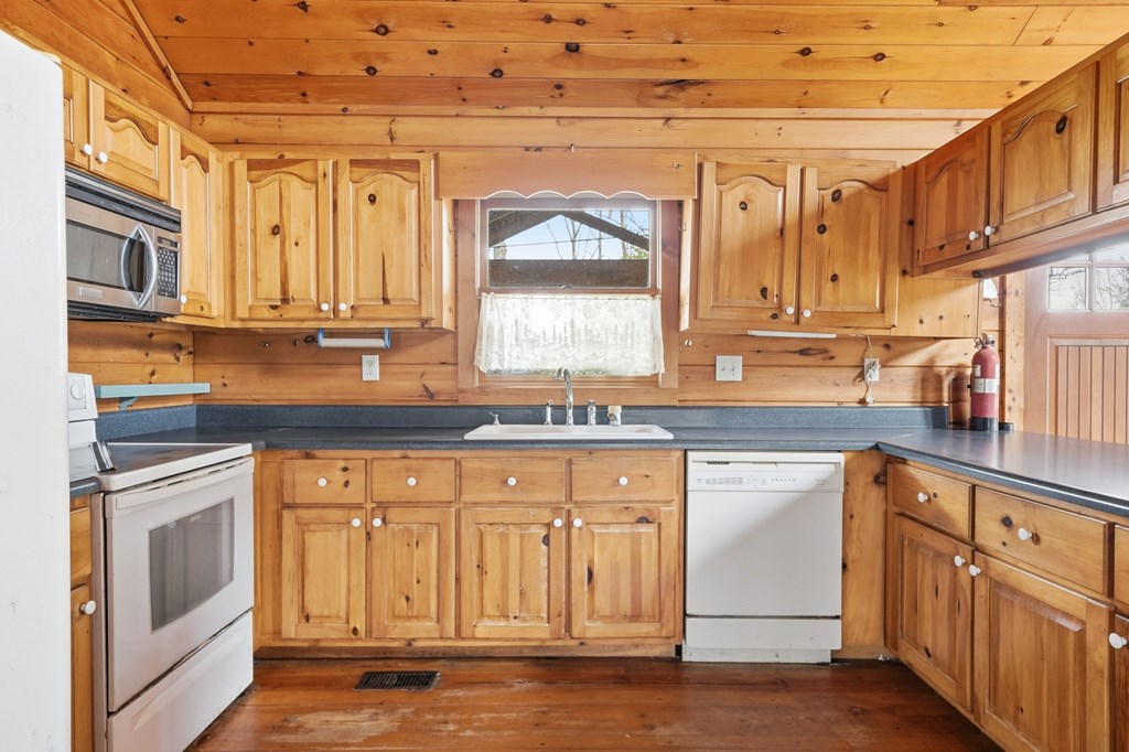 591 Oak Ridge Road Property Photo 6