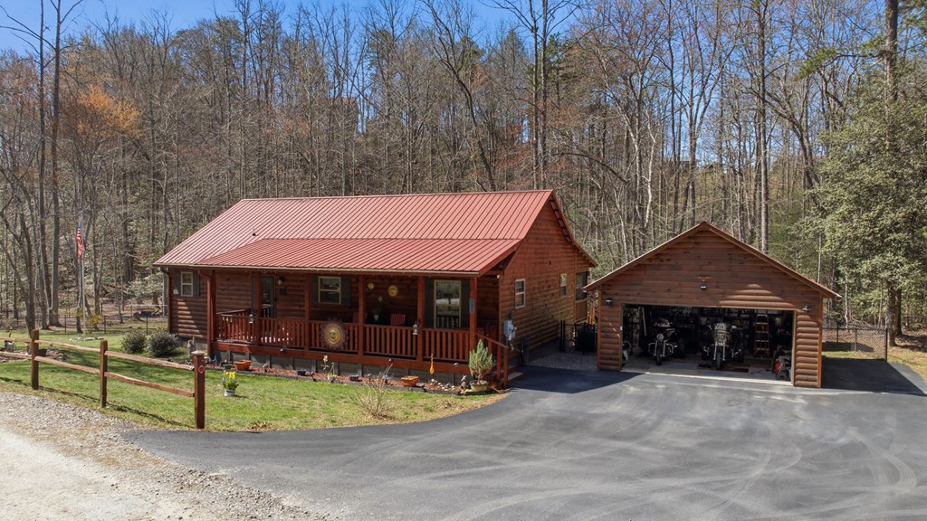 305 Woodcrest Drive Property Photo 6