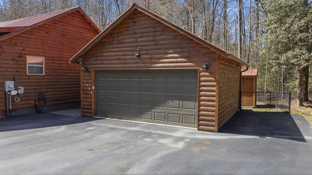 305 Woodcrest Drive Property Photo 9