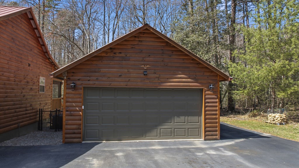 305 Woodcrest Drive Property Photo 10