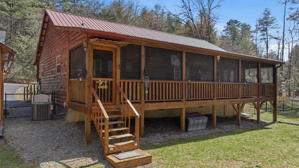 305 Woodcrest Drive Property Photo 12