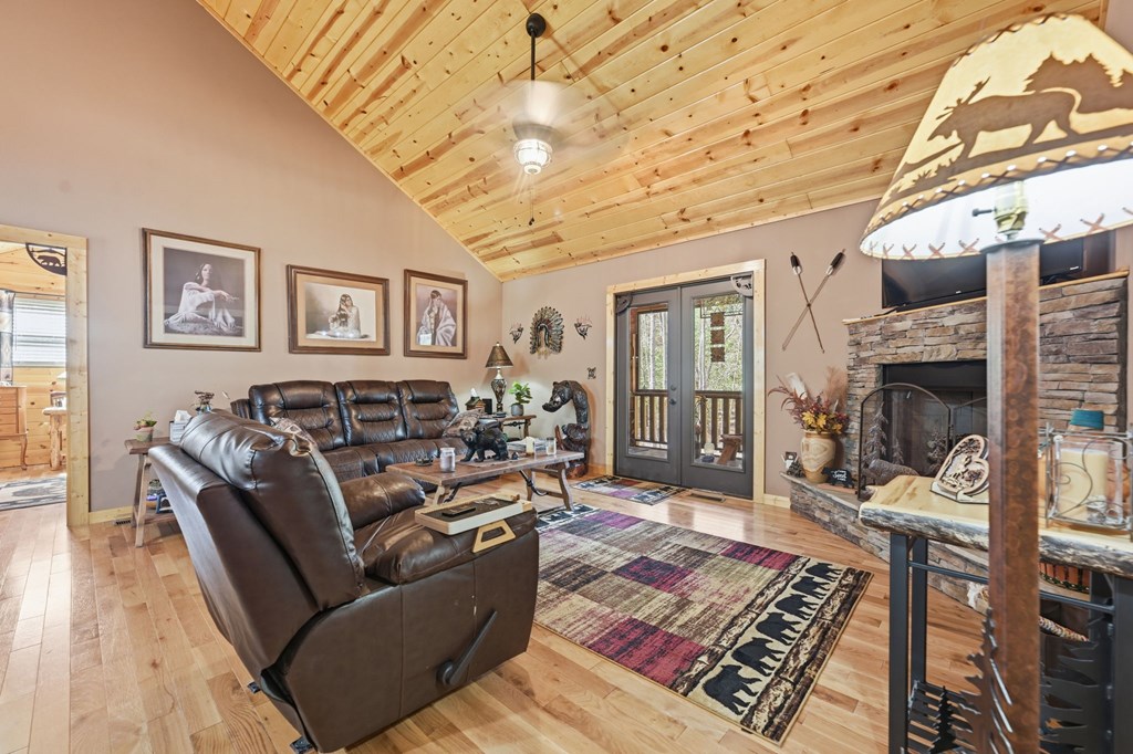 305 Woodcrest Drive Property Photo 32