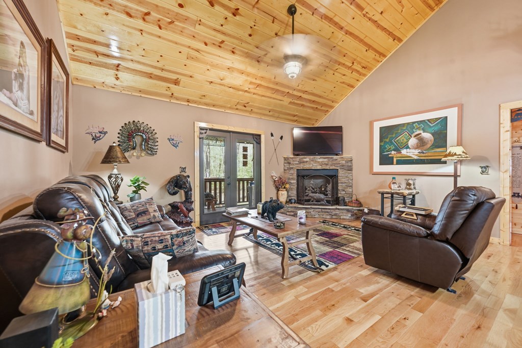305 Woodcrest Drive Property Photo 39