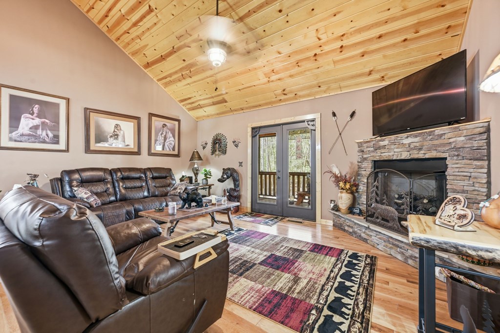 305 Woodcrest Drive Property Photo 40