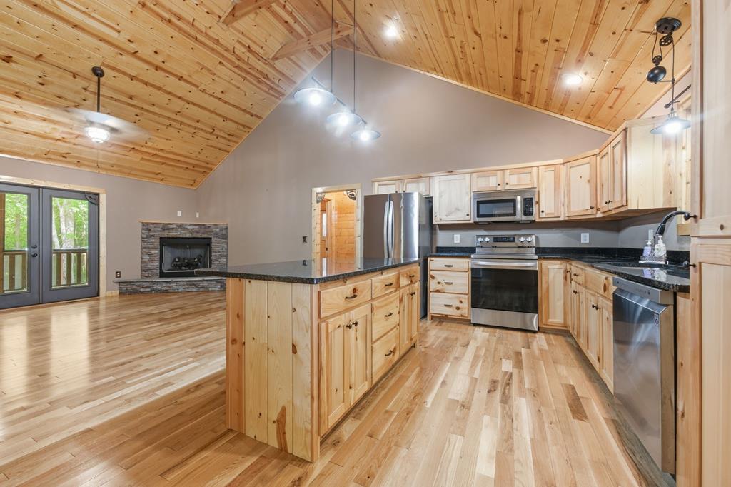 305 Woodcrest Drive Property Photo 49