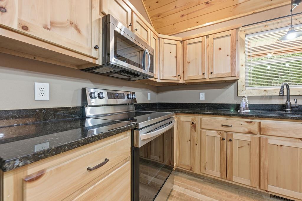 305 Woodcrest Drive Property Photo 67
