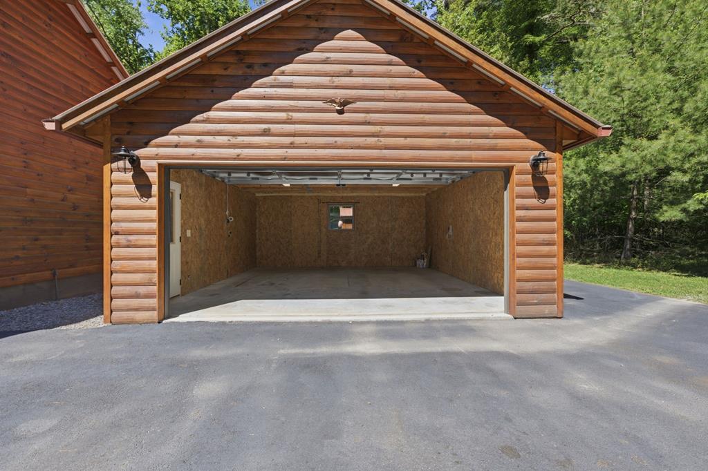 305 Woodcrest Drive Property Photo 69