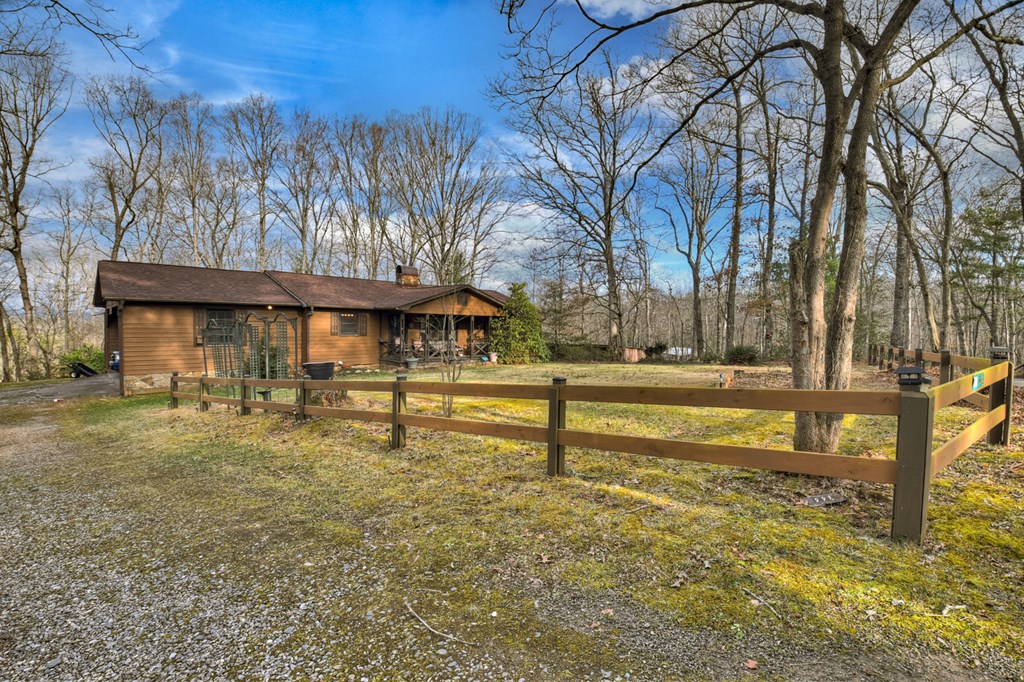 788 Lake Forest Drive Property Photo 5