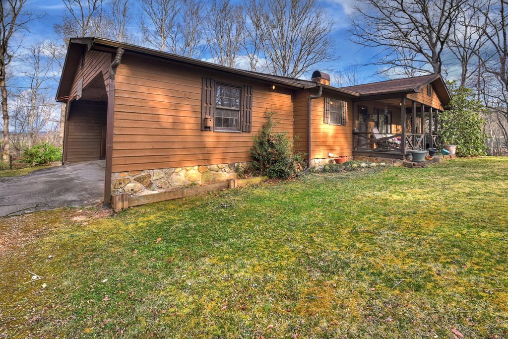 788 Lake Forest Drive Property Photo 10