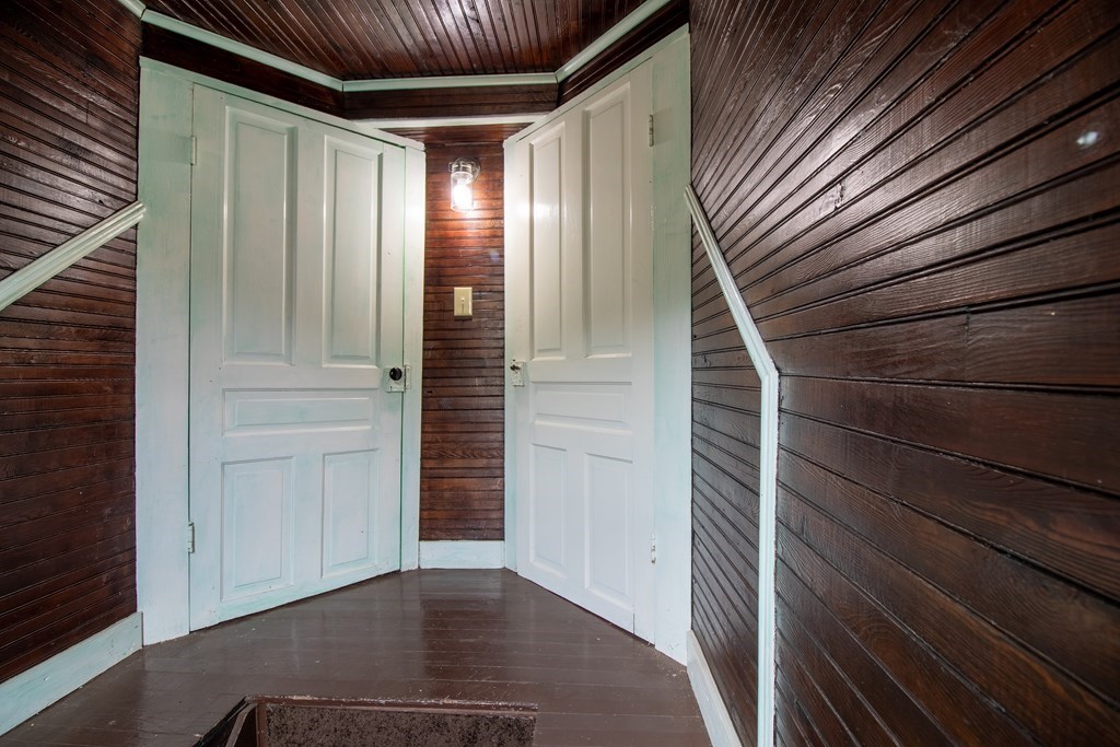 215 Bristol Avenue Property Photo 13