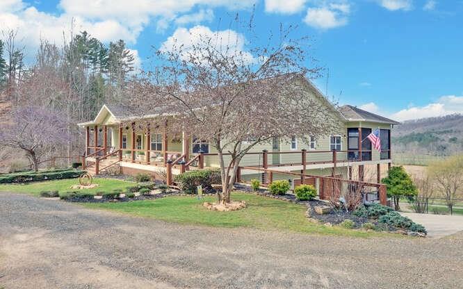 685 Barefoot Road Property Photo 1