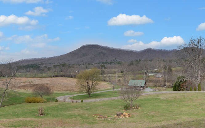 685 Barefoot Road Property Photo 3