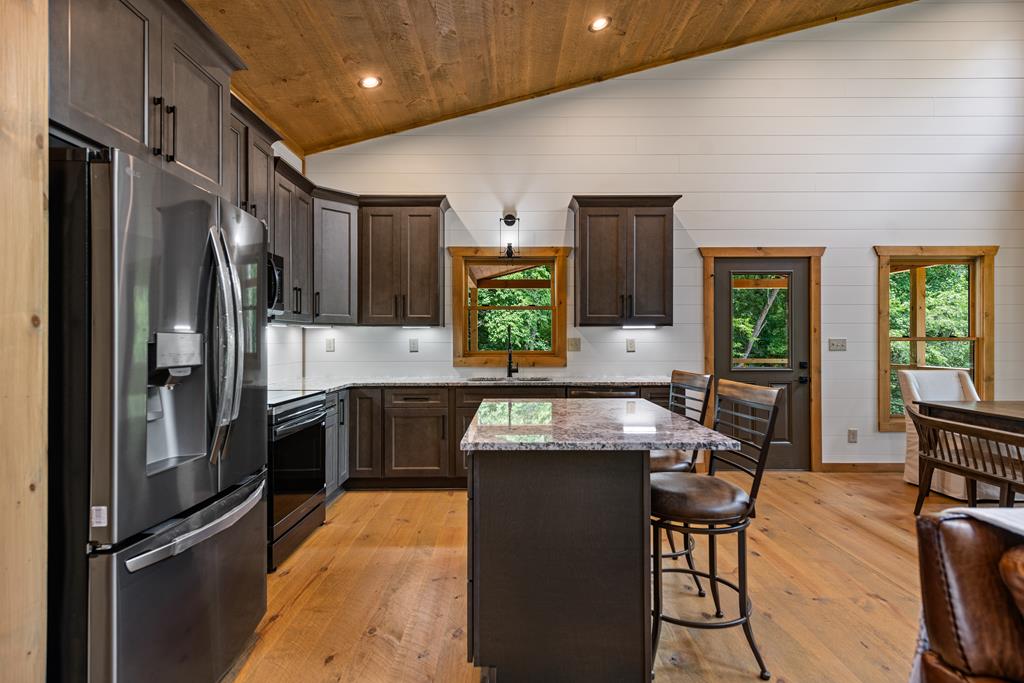 416 Windy Valley Trail Property Photo 14