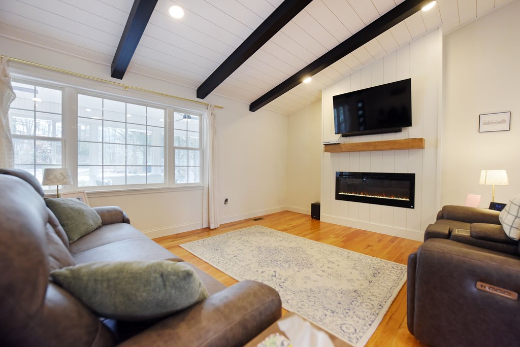17 Ellen Drive Property Photo 3