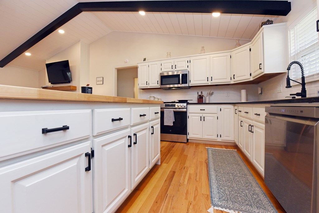 17 Ellen Drive Property Photo 10