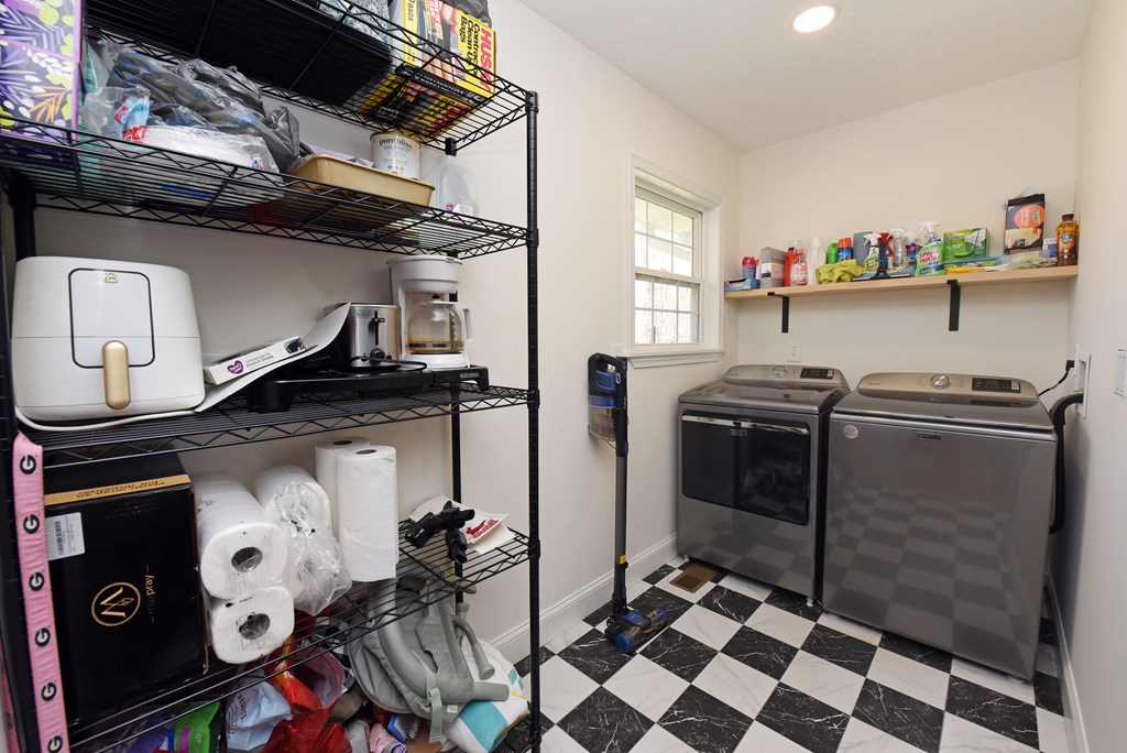 17 Ellen Drive Property Photo 21