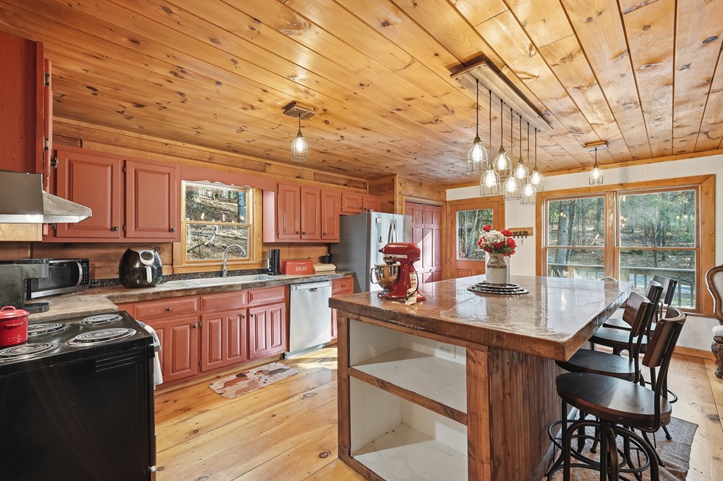 19 Blackberry Falls Lane Property Photo 7