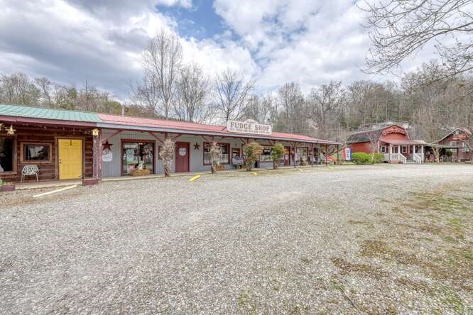 50 Pappys Plaza Property Photo 10