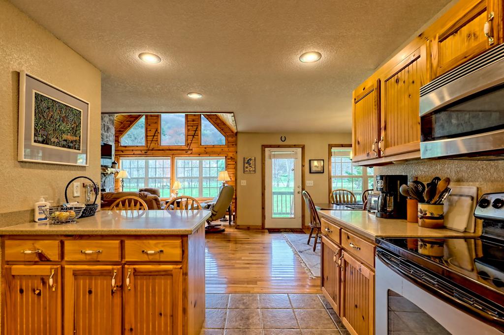 3556 River Front Lane Property Photo 9