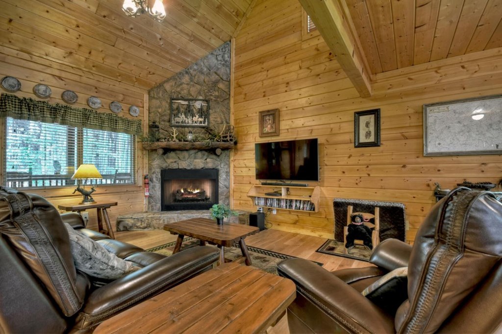 587 Candy Lane Property Photo 6