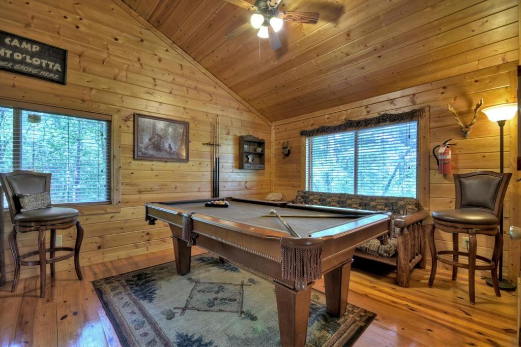587 Candy Lane Property Photo 9