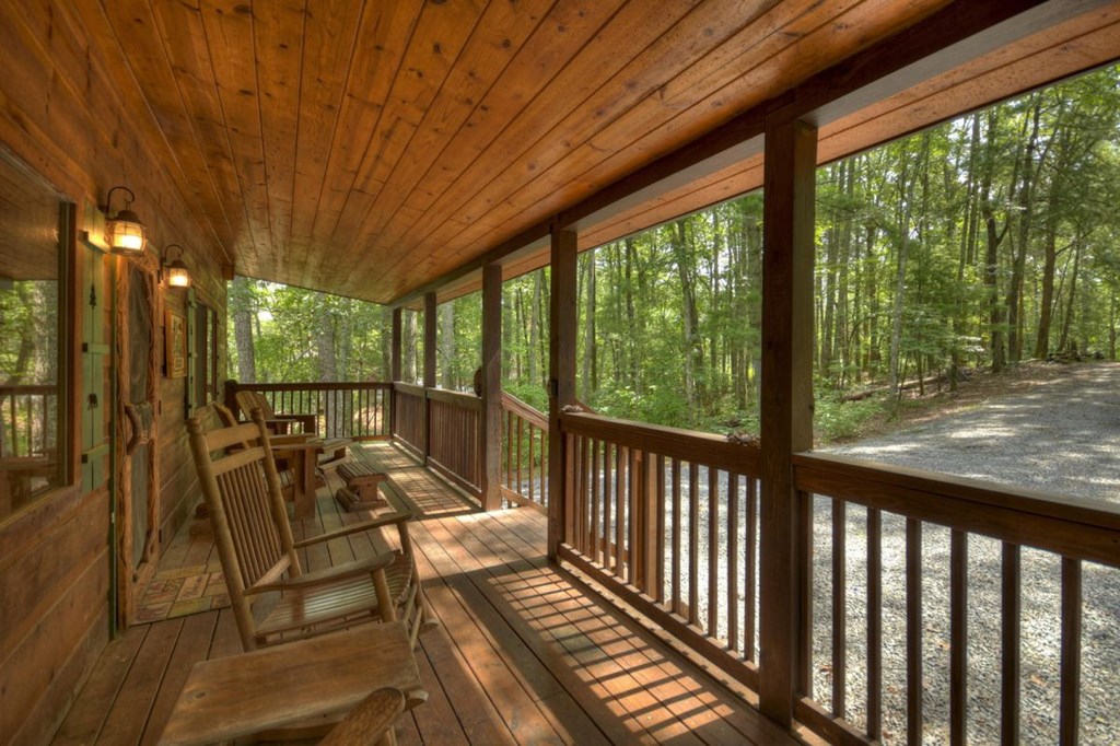 587 Candy Lane Property Photo 12