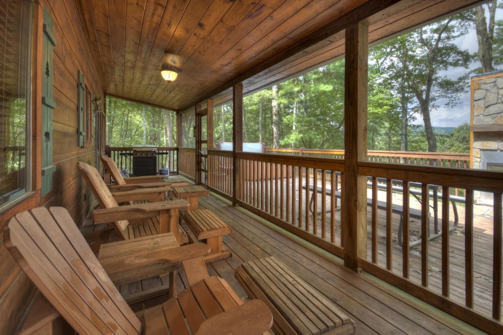587 Candy Lane Property Photo 13