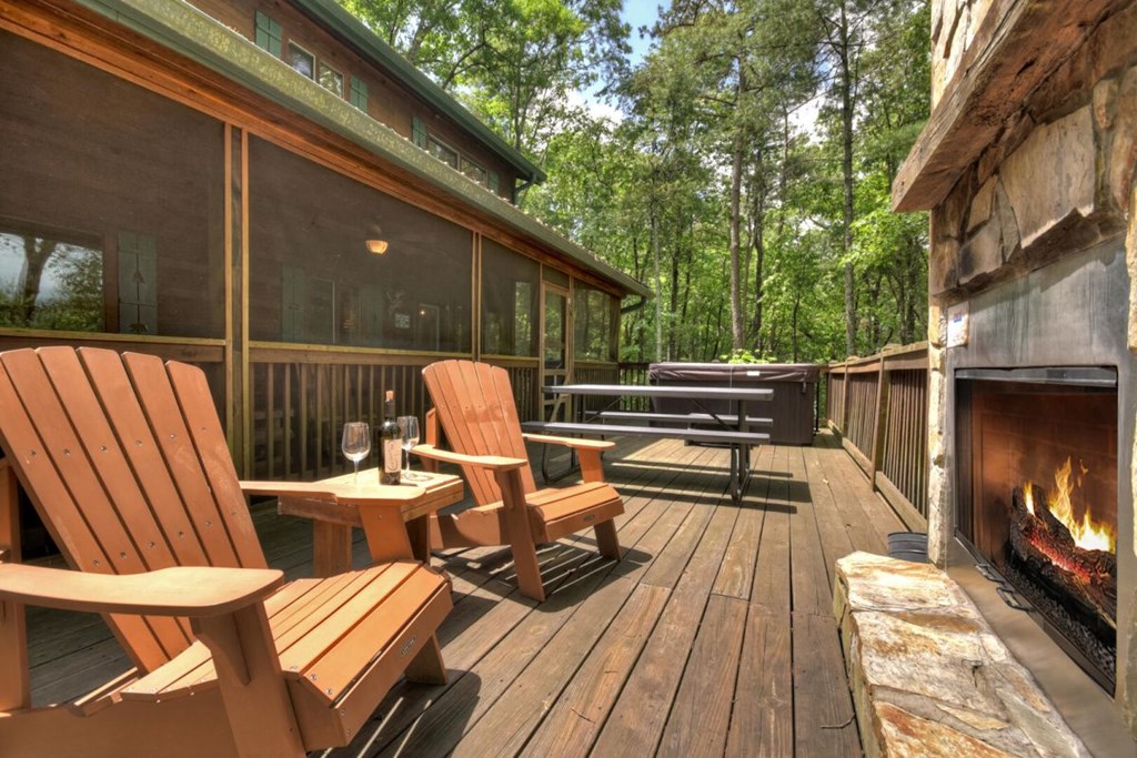 587 Candy Lane Property Photo 14