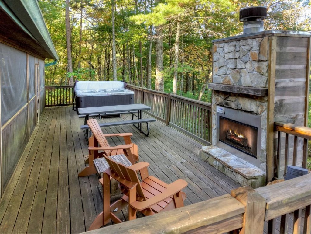 587 Candy Lane Property Photo 15