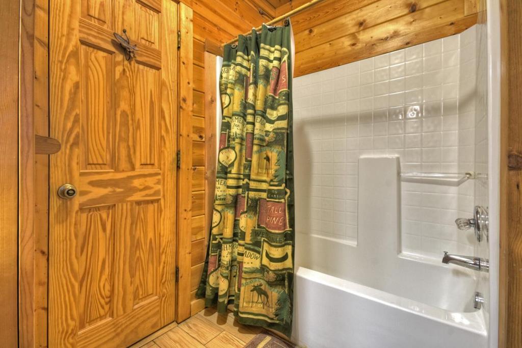 587 Candy Lane Property Photo 18