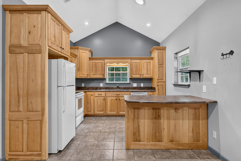 365 Ruby Lane Property Photo 2
