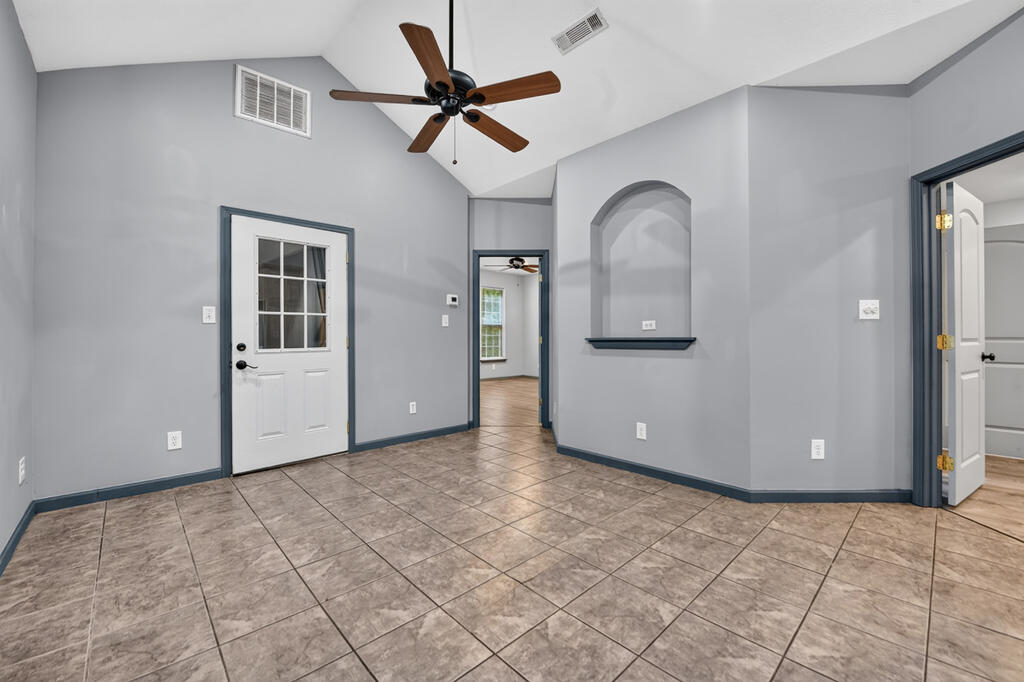 365 Ruby Lane Property Photo 18