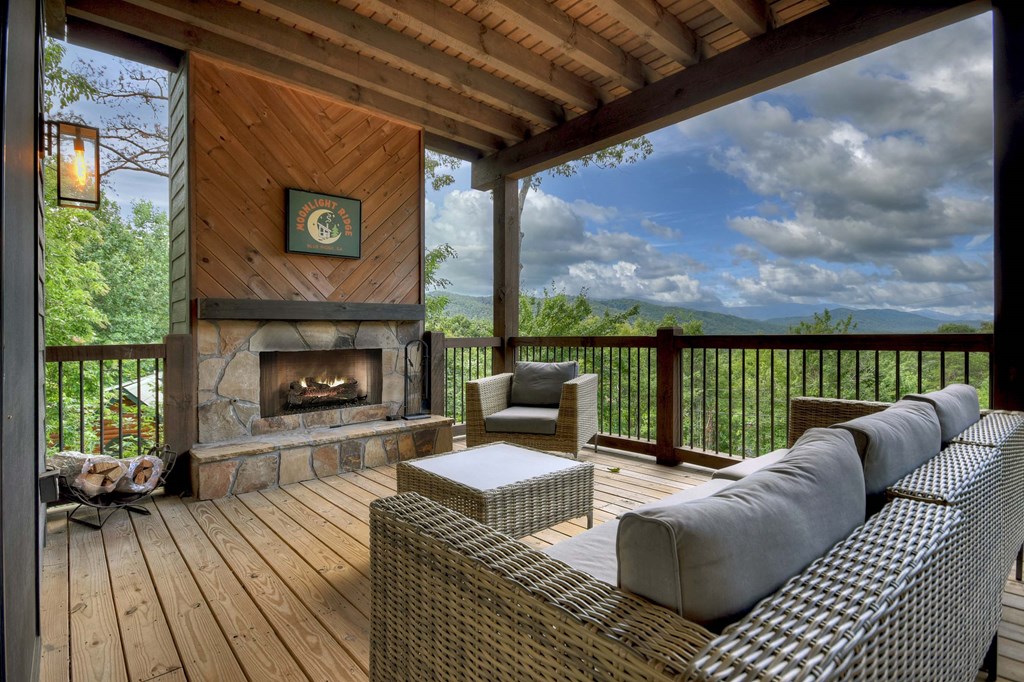 351 South Dream Catcher Property Photo 3
