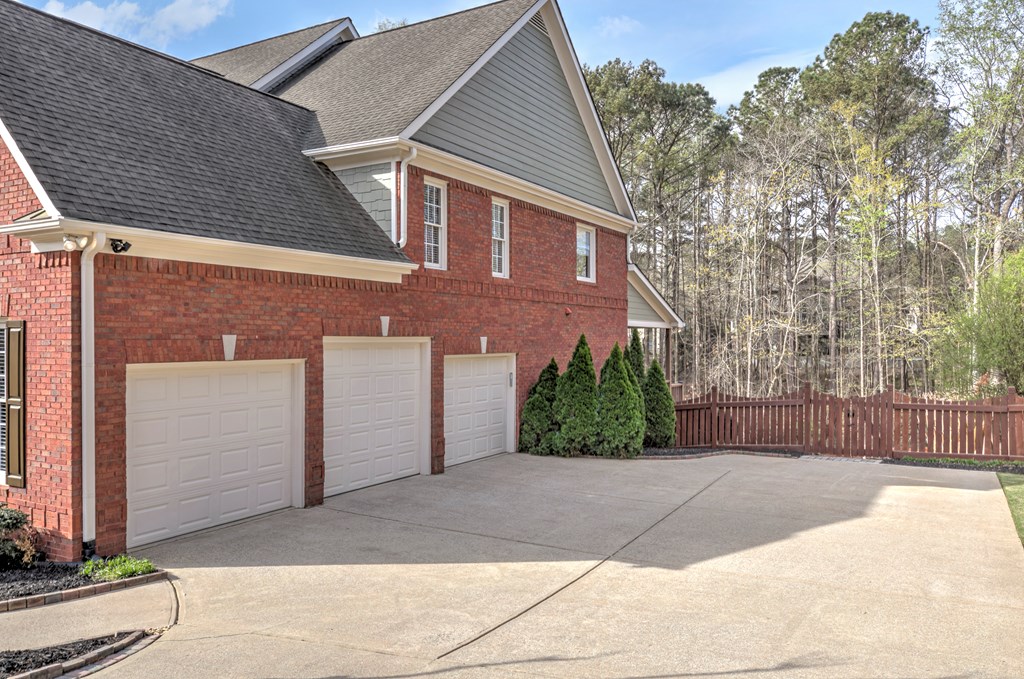 210 Golf Crest Drive Property Photo 5