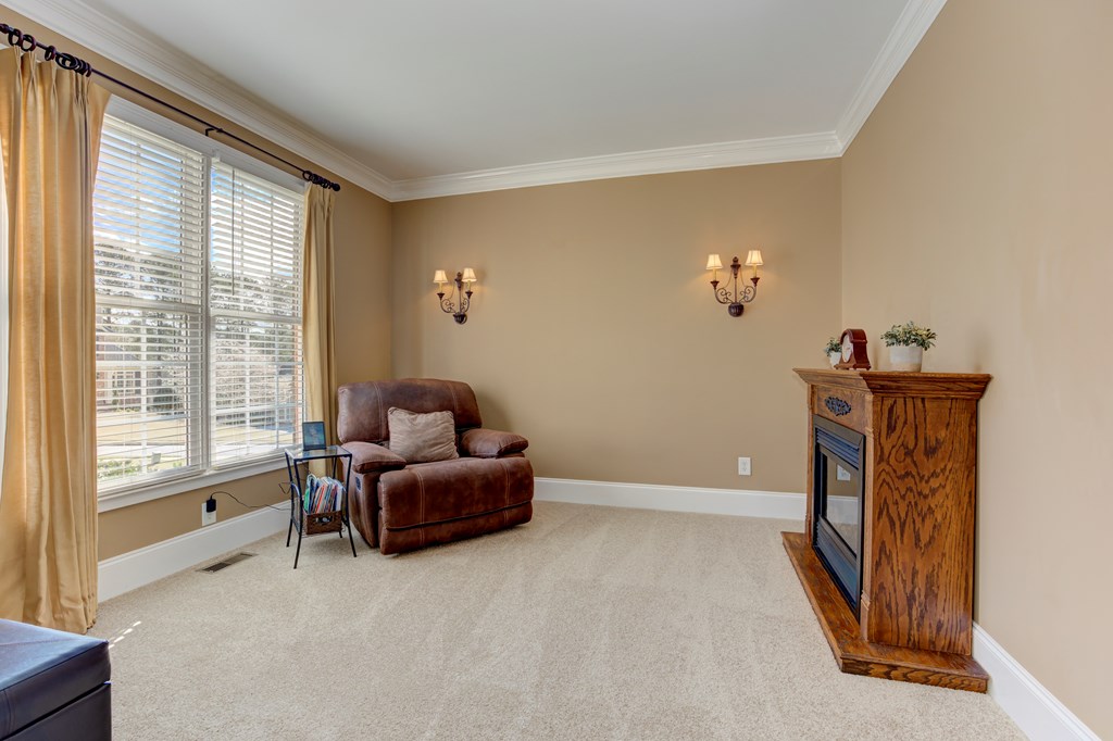 210 Golf Crest Drive Property Photo 10